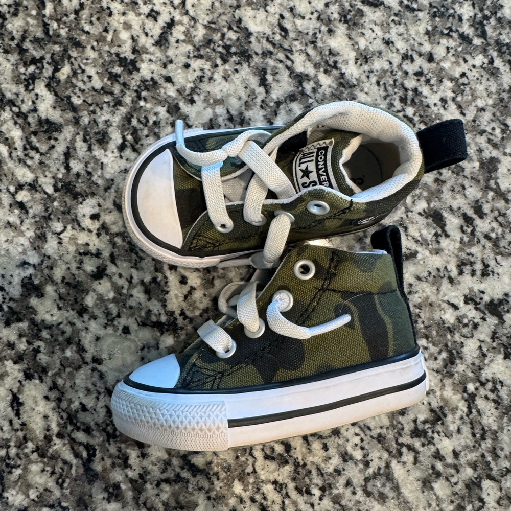 Converse Toddler size 3 NWOT